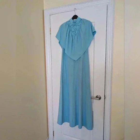 Stunning vintage blue 1970s evening  cape dress size medium - Picture 1 of 10
